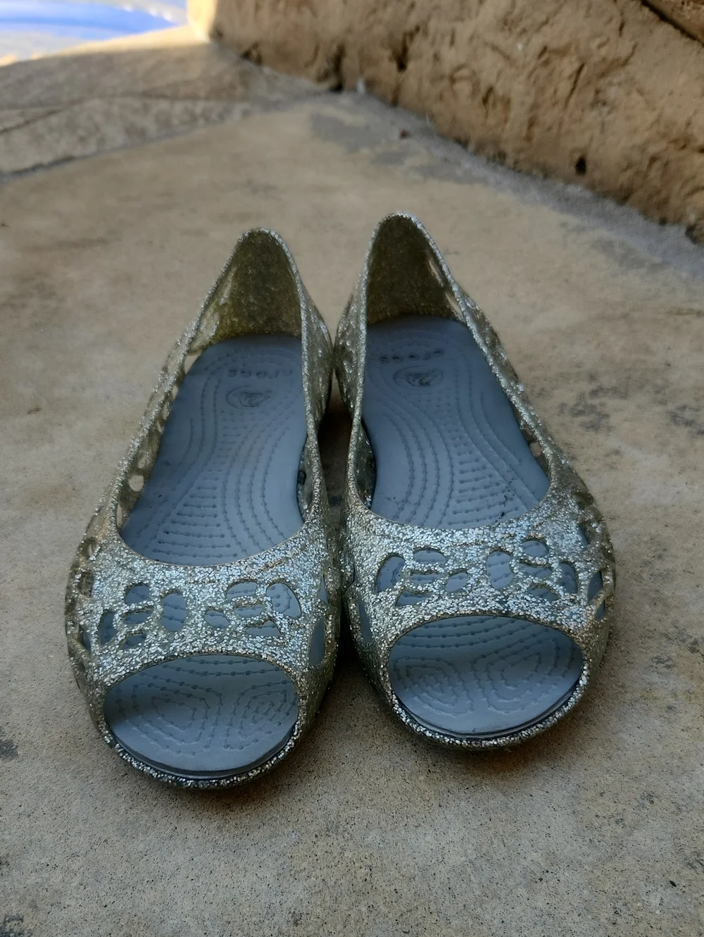 Crocs Isabella Glitter Peep Toe Flats Sandals Silver Gold Metallic Size 3 Girls